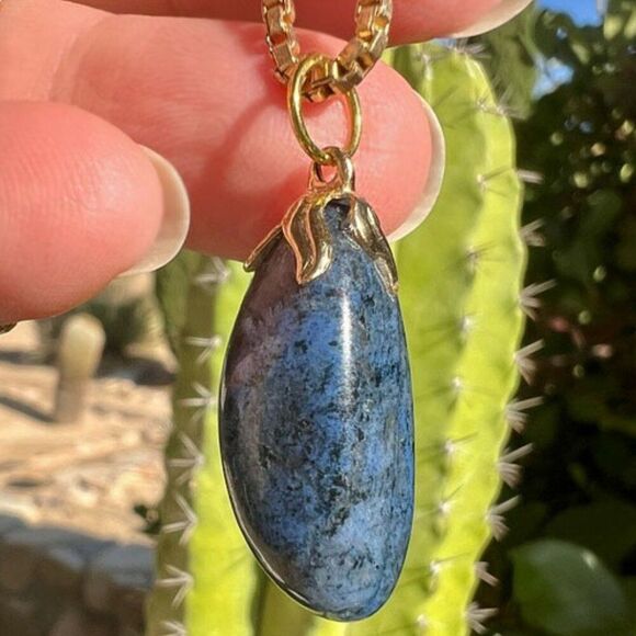 Vintage Polished Tumbled Sodalite Crystal Necklace - Picture 9 of 10